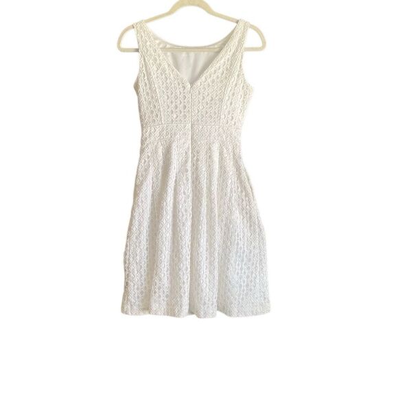 White House Black Market White Crocheted Eyelet Overlay Dress. Size 0. - Picture 4 of 9